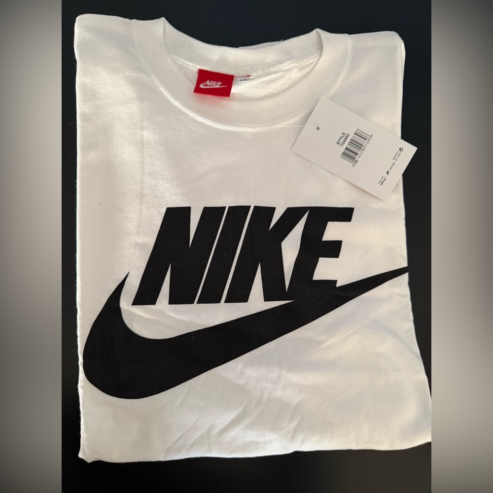 ⚪ Nike Sportswear Club Tee | White & Black | Size XL | NWT